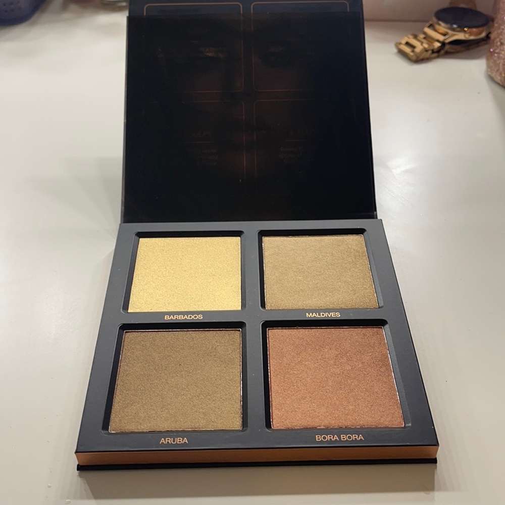 BNIB Never Used Huda Beauty Highlight Palette